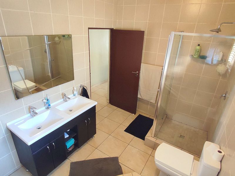 Amazing 3 Bedroom Home in Amberfield Valley! - Photo 6