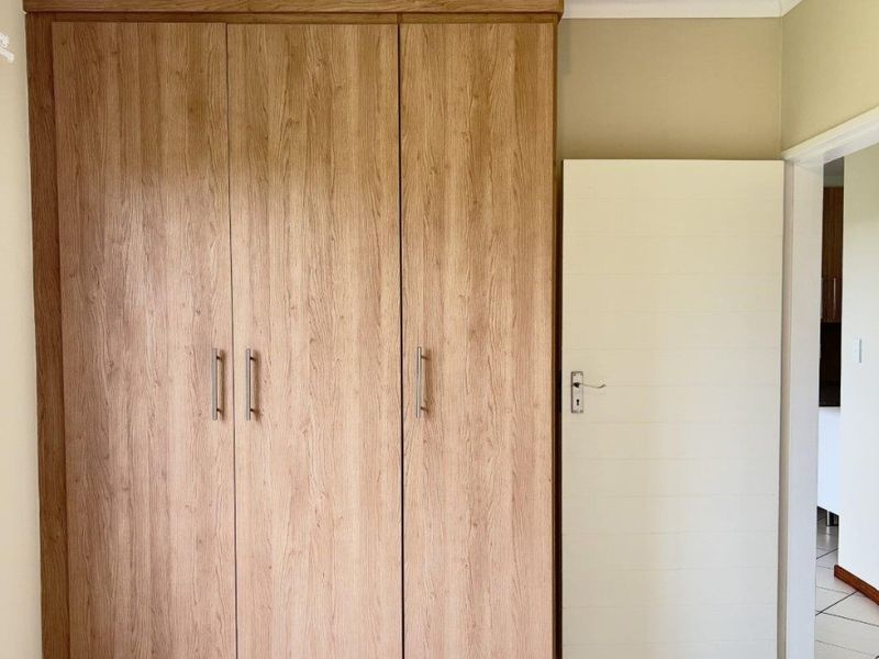 2 Bedroom 1 Bathroom Apartment/Flat for Sale - Photo 5