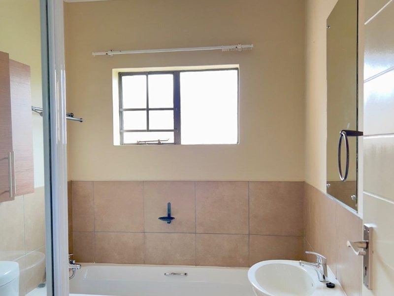 2 Bedroom 1 Bathroom Apartment/Flat for Sale - Photo 6