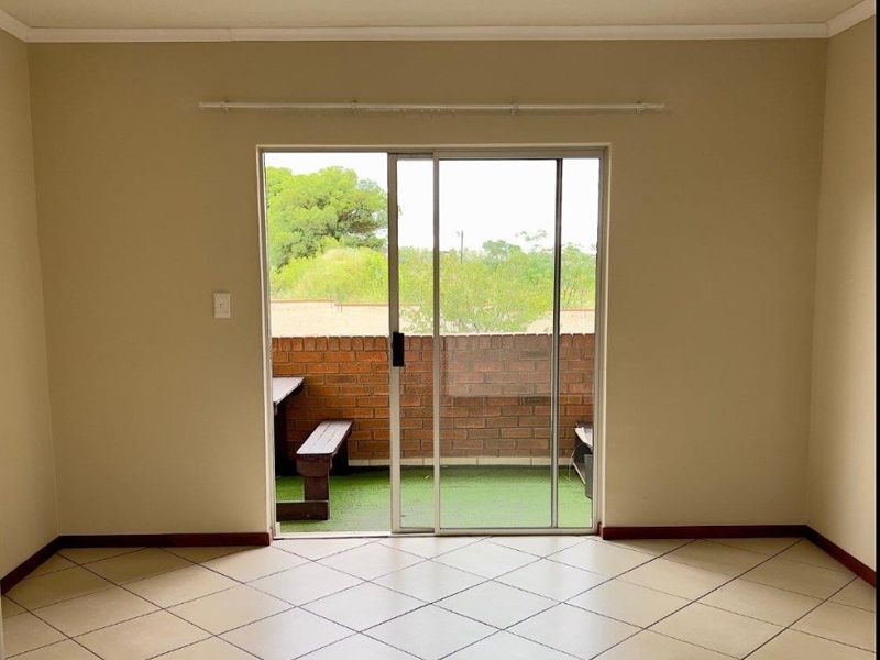 2 Bedroom 1 Bathroom Apartment/Flat for Sale - Photo 3