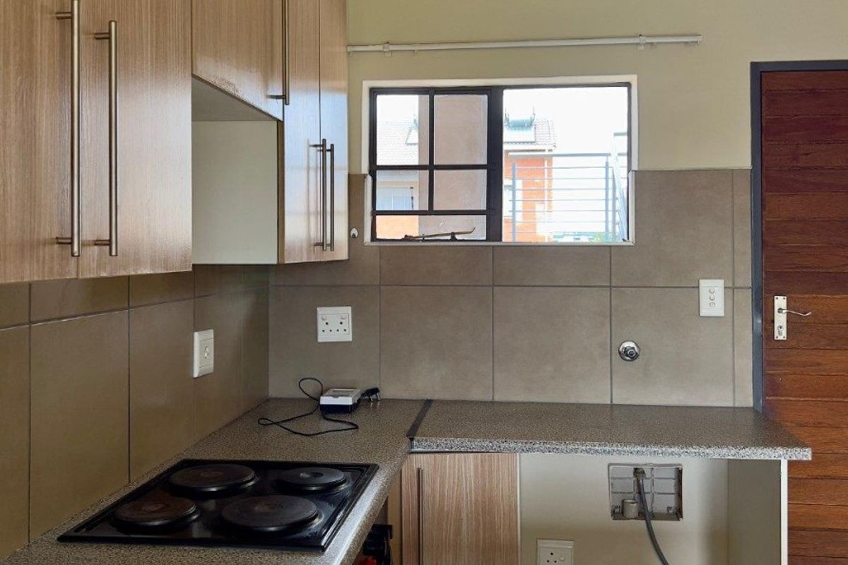 2 Bedroom 1 Bathroom Apartment/Flat for Sale - Photo 2