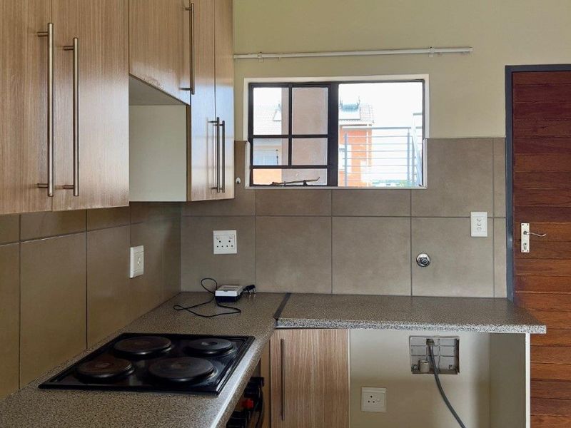 2 Bedroom 1 Bathroom Apartment/Flat for Sale - Photo 2