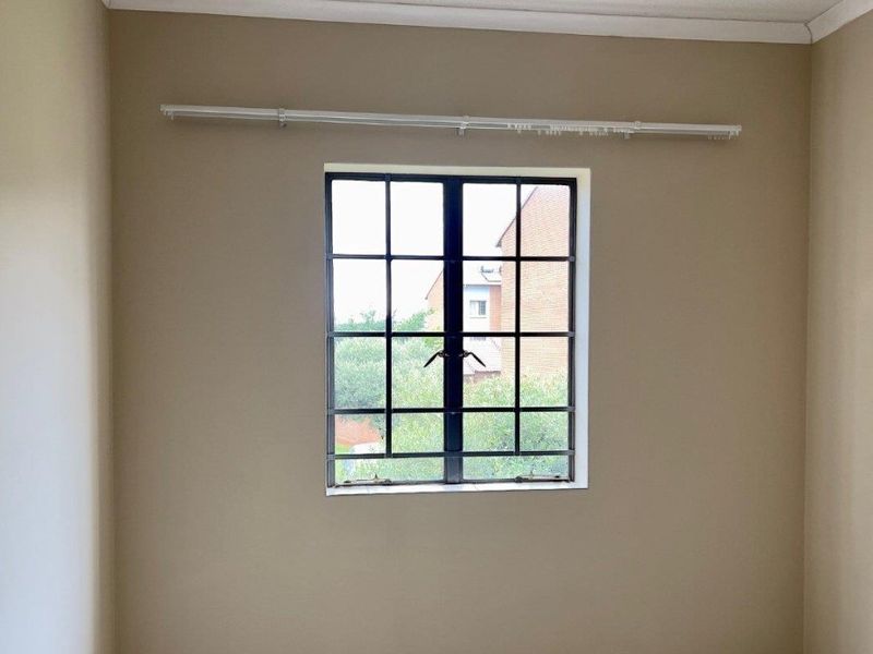 2 Bedroom 1 Bathroom Apartment/Flat for Sale - Photo 4