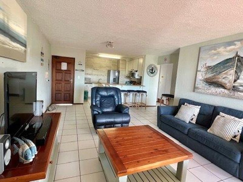 Stylish Top-Floor Coastal Apartment with Breathtaking Sea Views – Uvongo - Photo 10