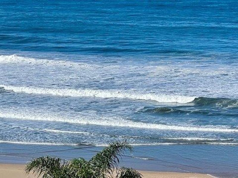 Stylish Top-Floor Coastal Apartment with Breathtaking Sea Views – Uvongo - Photo 3