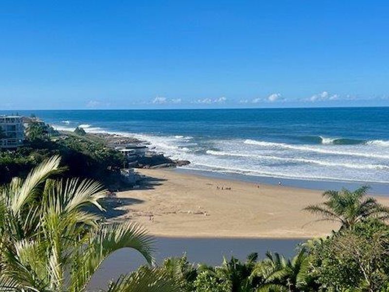 Stylish Top-Floor Coastal Apartment with Breathtaking Sea Views – Uvongo - Photo 1