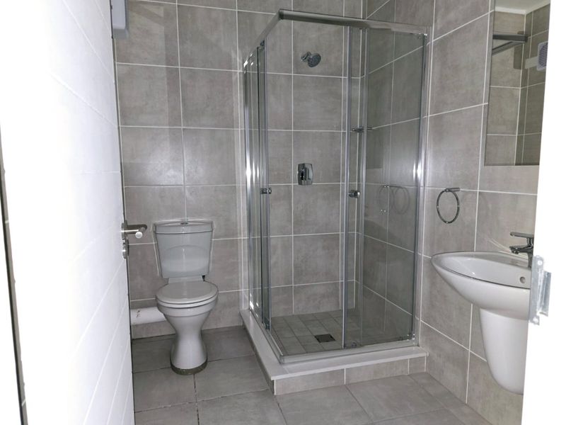 Sophisticated 2-Bedroom Apartment for Rent in Green Park Lifestyle Estate – Boksburg  - Photo 4