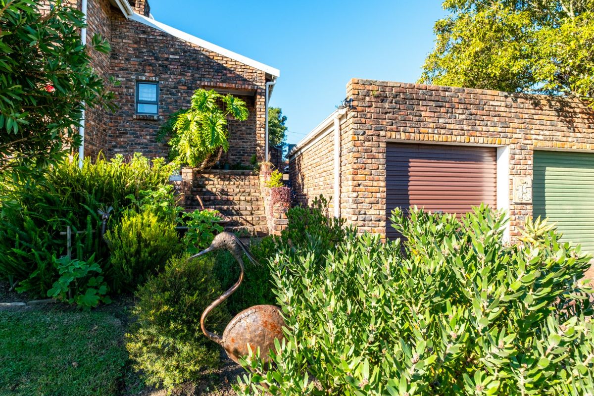 Neat Denneoord Home with Great Potential - Photo 3