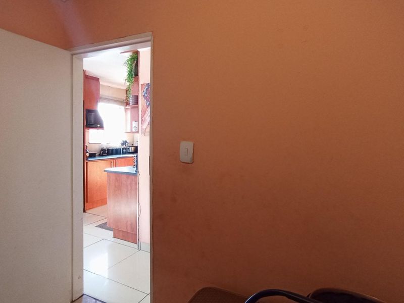 3 Bedroom House for Sale in Noordwyk - Photo 9