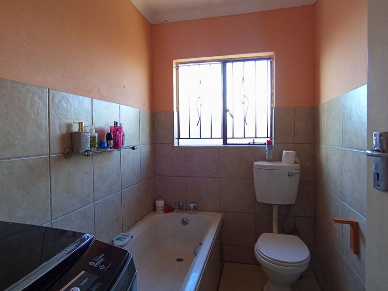 3 Bedroom House for Sale in Noordwyk - Photo 10