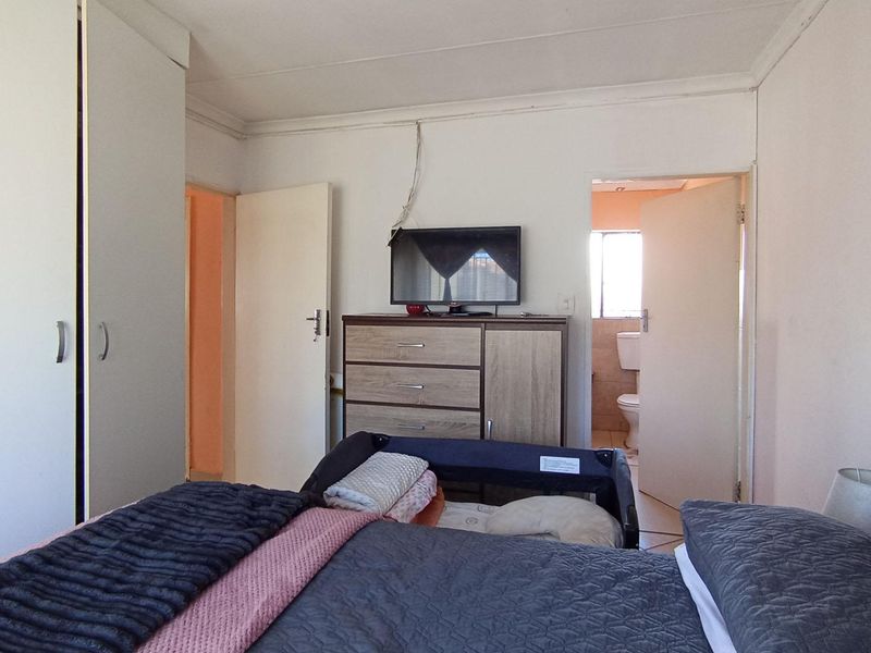 3 Bedroom House for Sale in Noordwyk - Photo 6