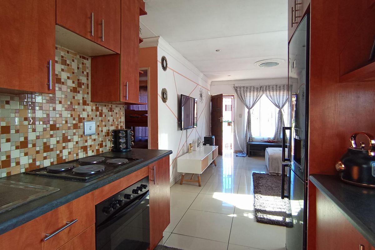 3 Bedroom House for Sale in Noordwyk - Photo 3