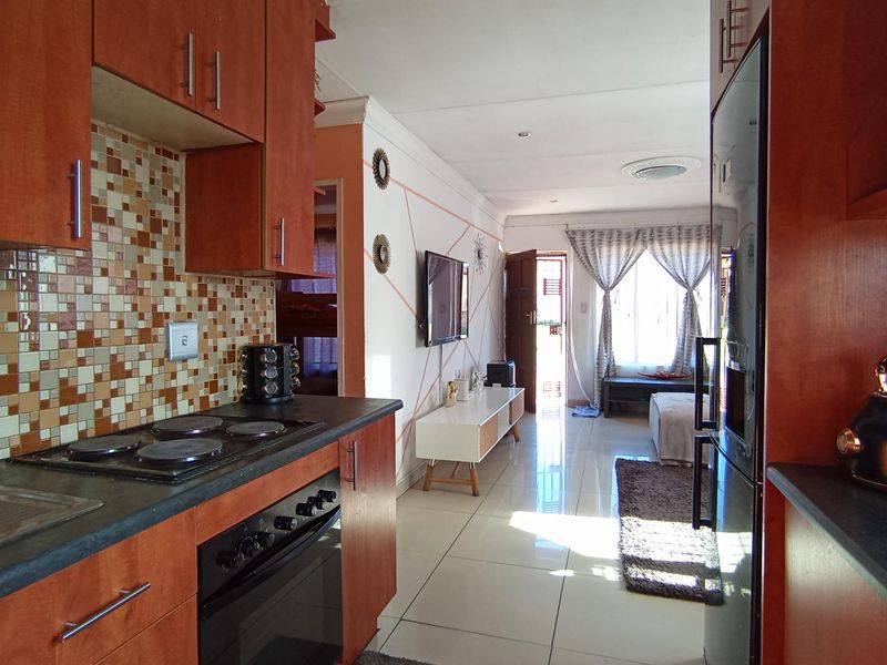 3 Bedroom House for Sale in Noordwyk - Photo 3