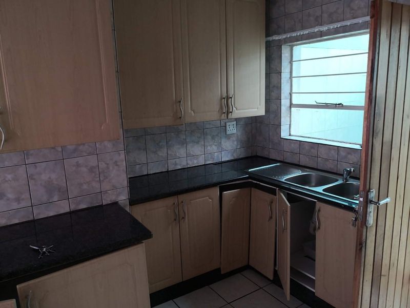 This spacious duplex is situated in a highly secure complex.  - Photo 5