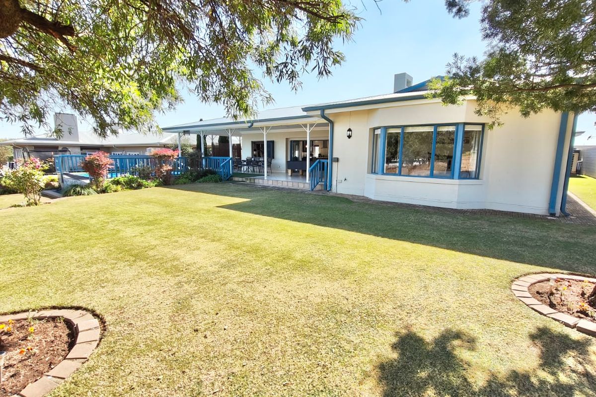 Immaculate 4-Bedroom Home in Secure Estate with Private Vaal Dam Access - Photo 3