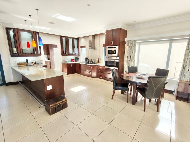 Immaculate 4-Bedroom Home in Secure Estate with Private Vaal Dam Access - Photo 10