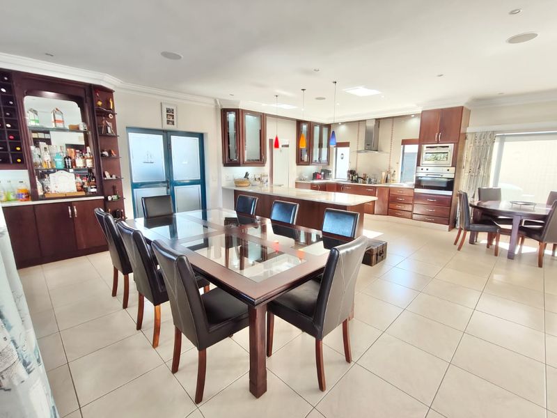 Immaculate 4-Bedroom Home in Secure Estate with Private Vaal Dam Access - Photo 8