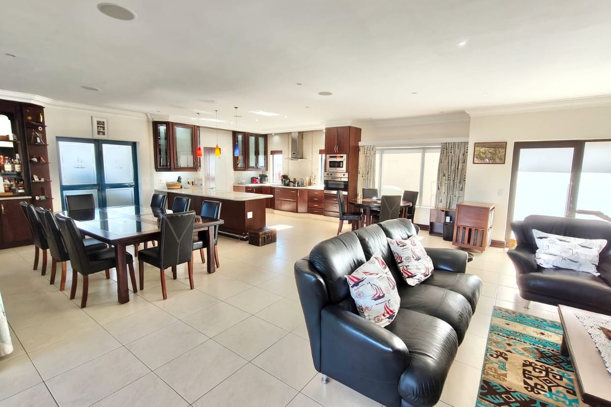 Immaculate 4-Bedroom Home in Secure Estate with Private Vaal Dam Access - Photo 5