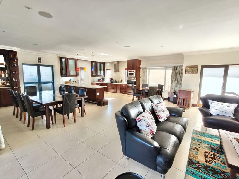 Immaculate 4-Bedroom Home in Secure Estate with Private Vaal Dam Access - Photo 5