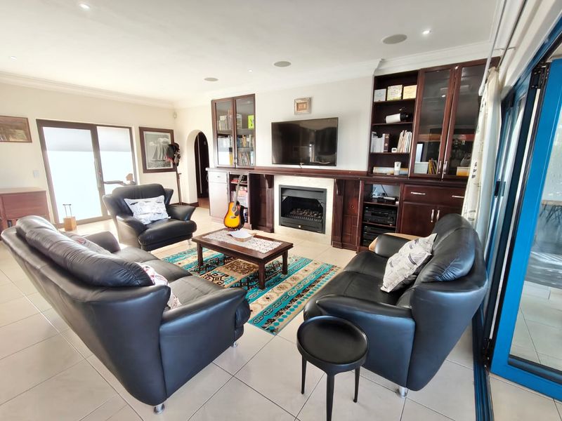 Immaculate 4-Bedroom Home in Secure Estate with Private Vaal Dam Access - Photo 7