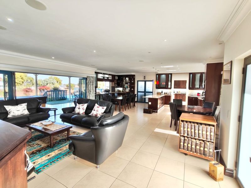 Immaculate 4-Bedroom Home in Secure Estate with Private Vaal Dam Access - Photo 6