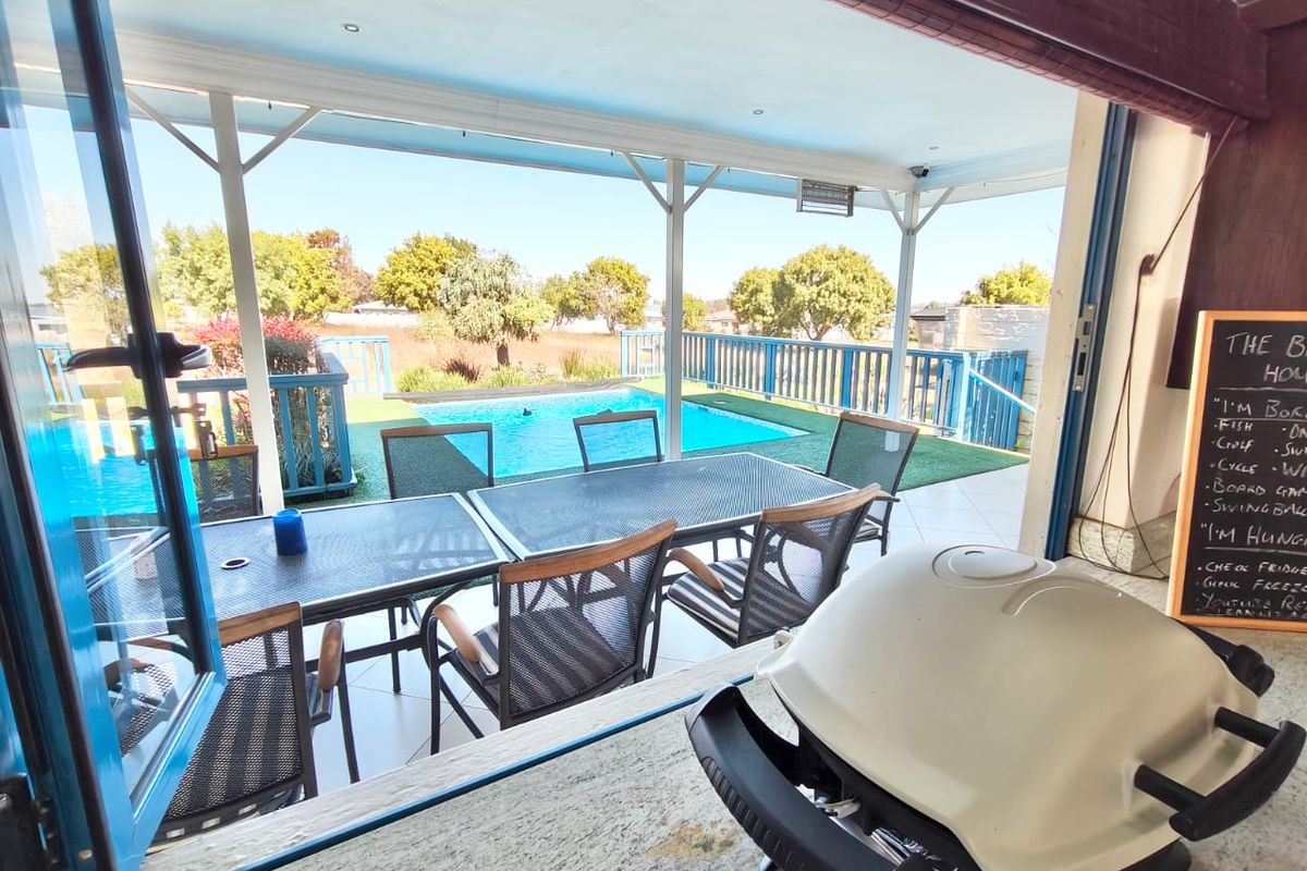 Immaculate 4-Bedroom Home in Secure Estate with Private Vaal Dam Access - Photo 2