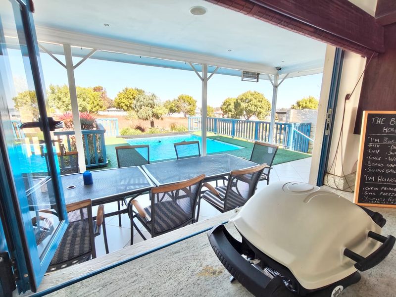 Immaculate 4-Bedroom Home in Secure Estate with Private Vaal Dam Access - Photo 2