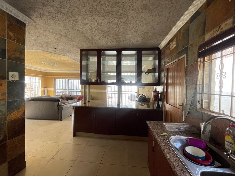 3 Bed | 2 Bath | Pool | Spacious | Double Carport | Staff Quarters | Studio Cottage - Photo 7