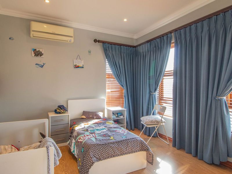 4-Bedroom Family Home with a Pool, pet friendly in Bushwillow Estate  - Photo 2