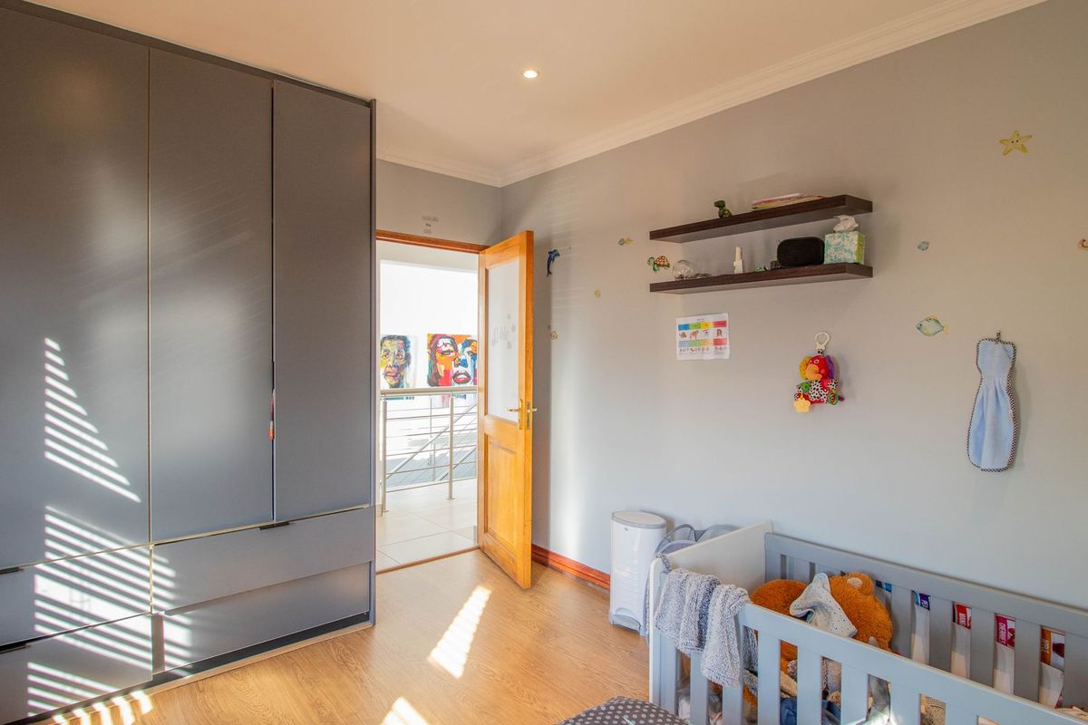 4-Bedroom Family Home with a Pool, pet friendly in Bushwillow Estate  - Photo 3