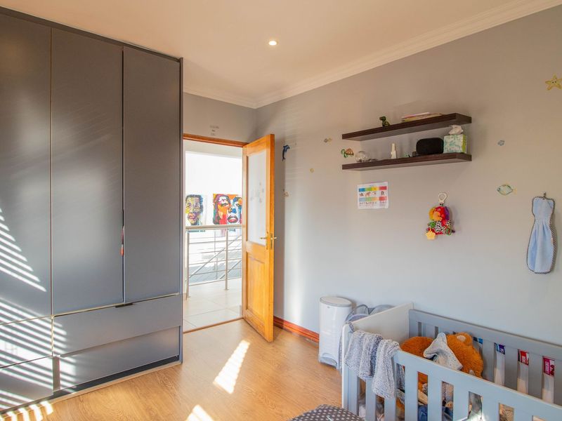 4-Bedroom Family Home with a Pool, pet friendly in Bushwillow Estate  - Photo 3