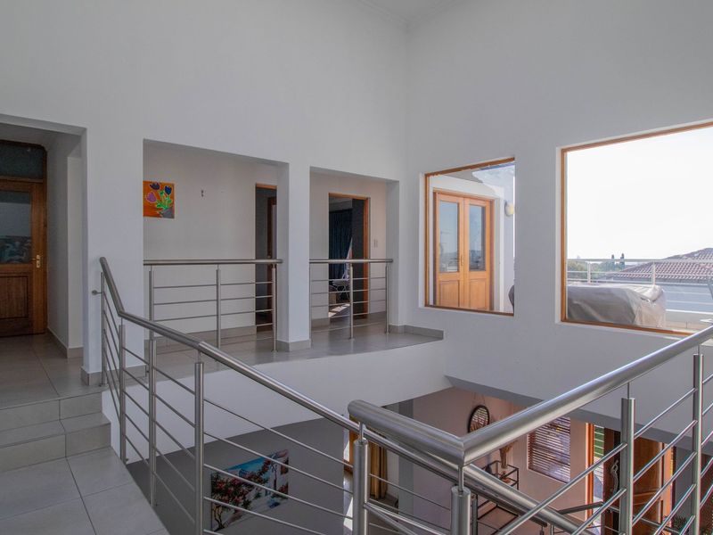 4-Bedroom Family Home with a Pool, pet friendly in Bushwillow Estate  - Photo 10