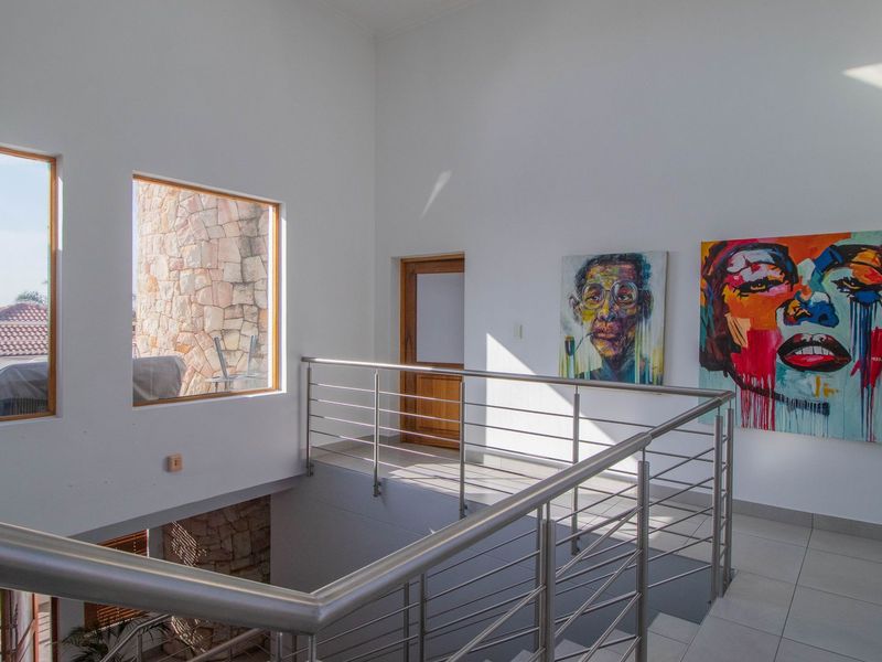 4-Bedroom Family Home with a Pool, pet friendly in Bushwillow Estate  - Photo 9