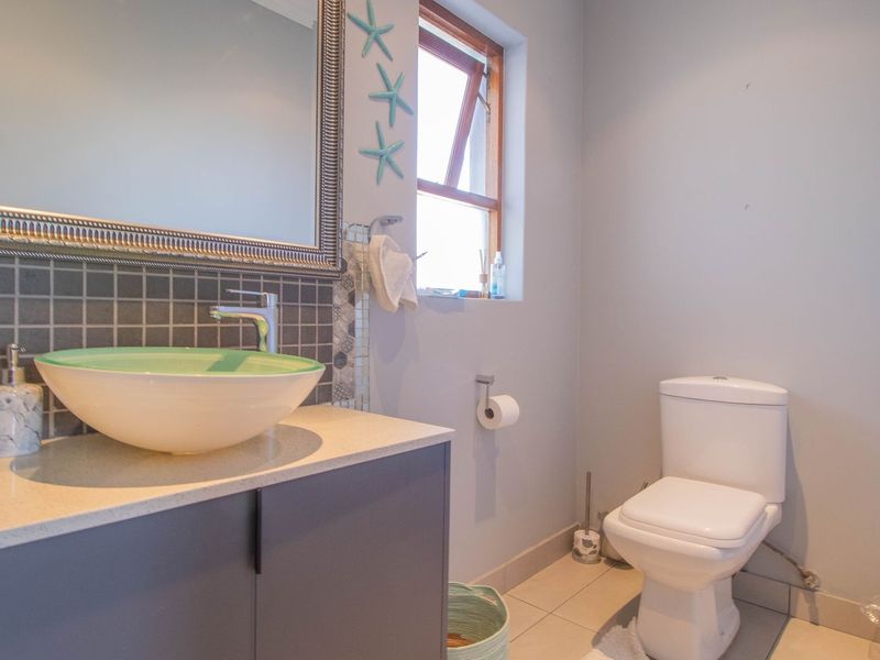 4-Bedroom Family Home with a Pool, pet friendly in Bushwillow Estate  - Photo 8