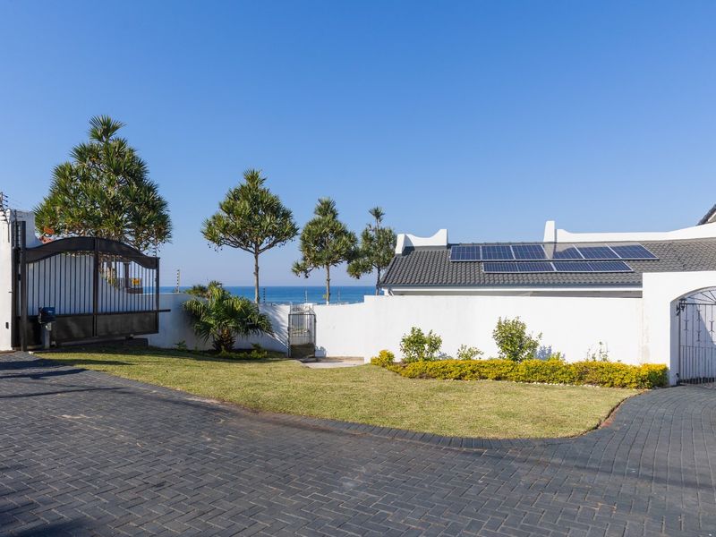 Beachfront Spanish-Style Beauty – The Perfect Position! - Photo 3