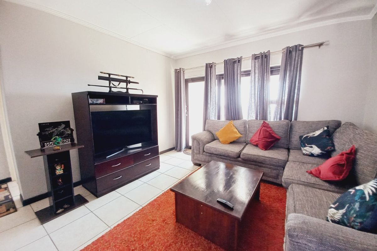 Top-Floor Acacia Gem with Panoramic Balcony Views, Resort-Style Amenities, and Unbeatable Greenstone Convenience1 - Photo 4