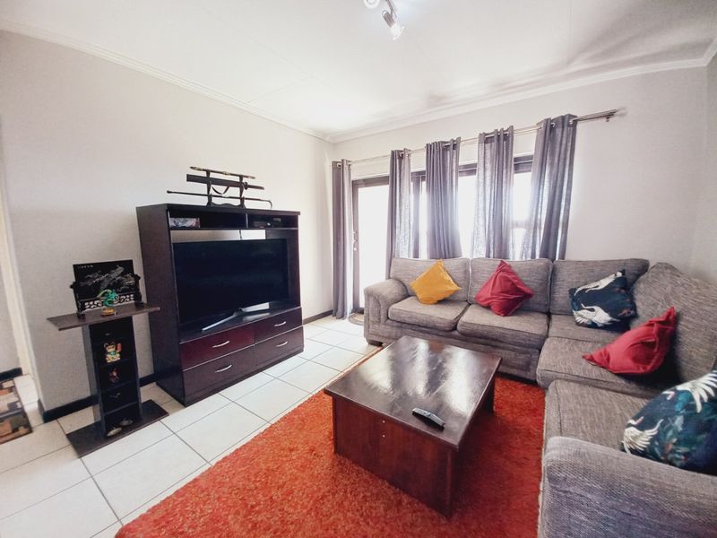 Top-Floor Acacia Gem with Panoramic Balcony Views, Resort-Style Amenities, and Unbeatable Greenstone Convenience1 - Photo 4