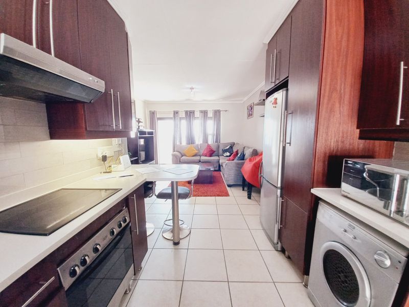 Top-Floor Acacia Gem with Panoramic Balcony Views, Resort-Style Amenities, and Unbeatable Greenstone Convenience1 - Photo 7