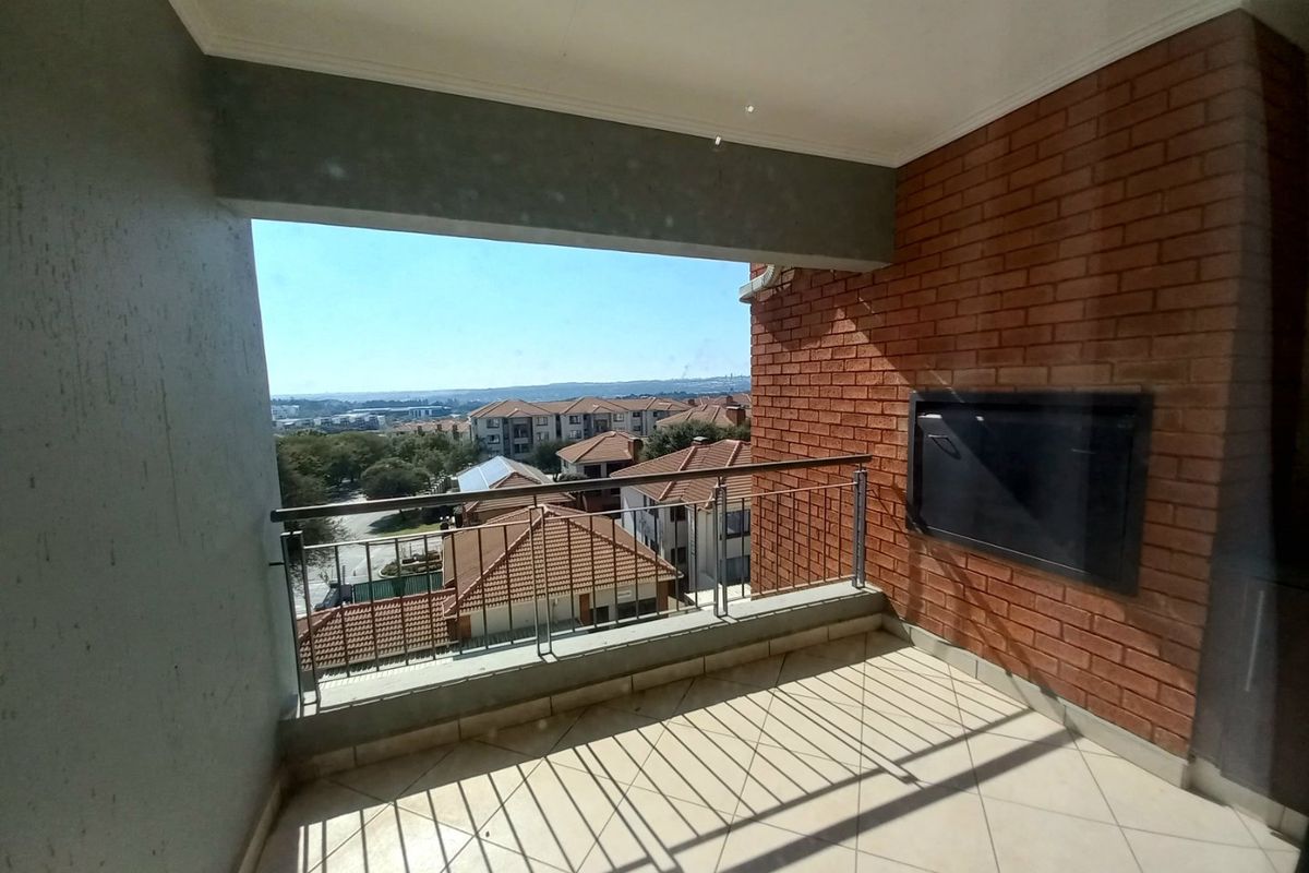 Top-Floor Acacia Gem with Panoramic Balcony Views, Resort-Style Amenities, and Unbeatable Greenstone Convenience1 - Photo 5