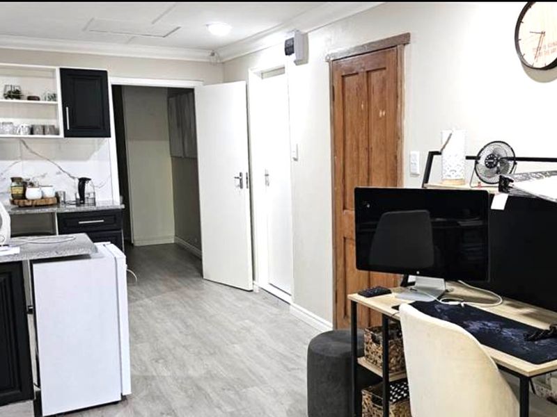 Modern commercial office space in Kloof - Photo 5