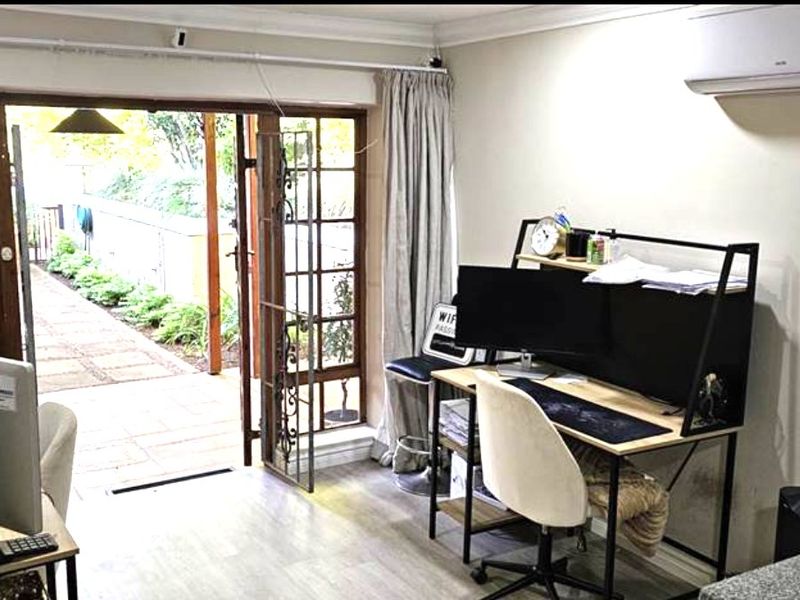 Modern commercial office space in Kloof - Photo 9