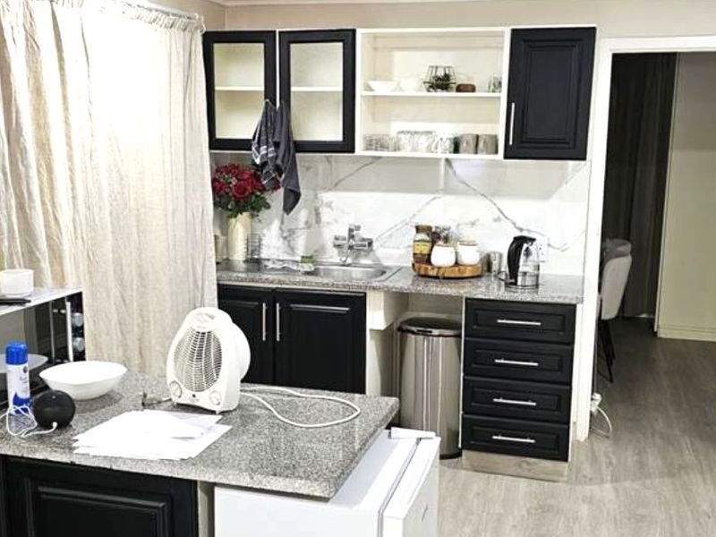 Modern commercial office space in Kloof - Photo 7