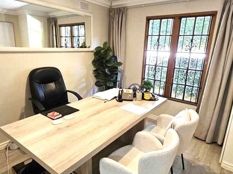 Modern commercial office space in Kloof - Photo 2