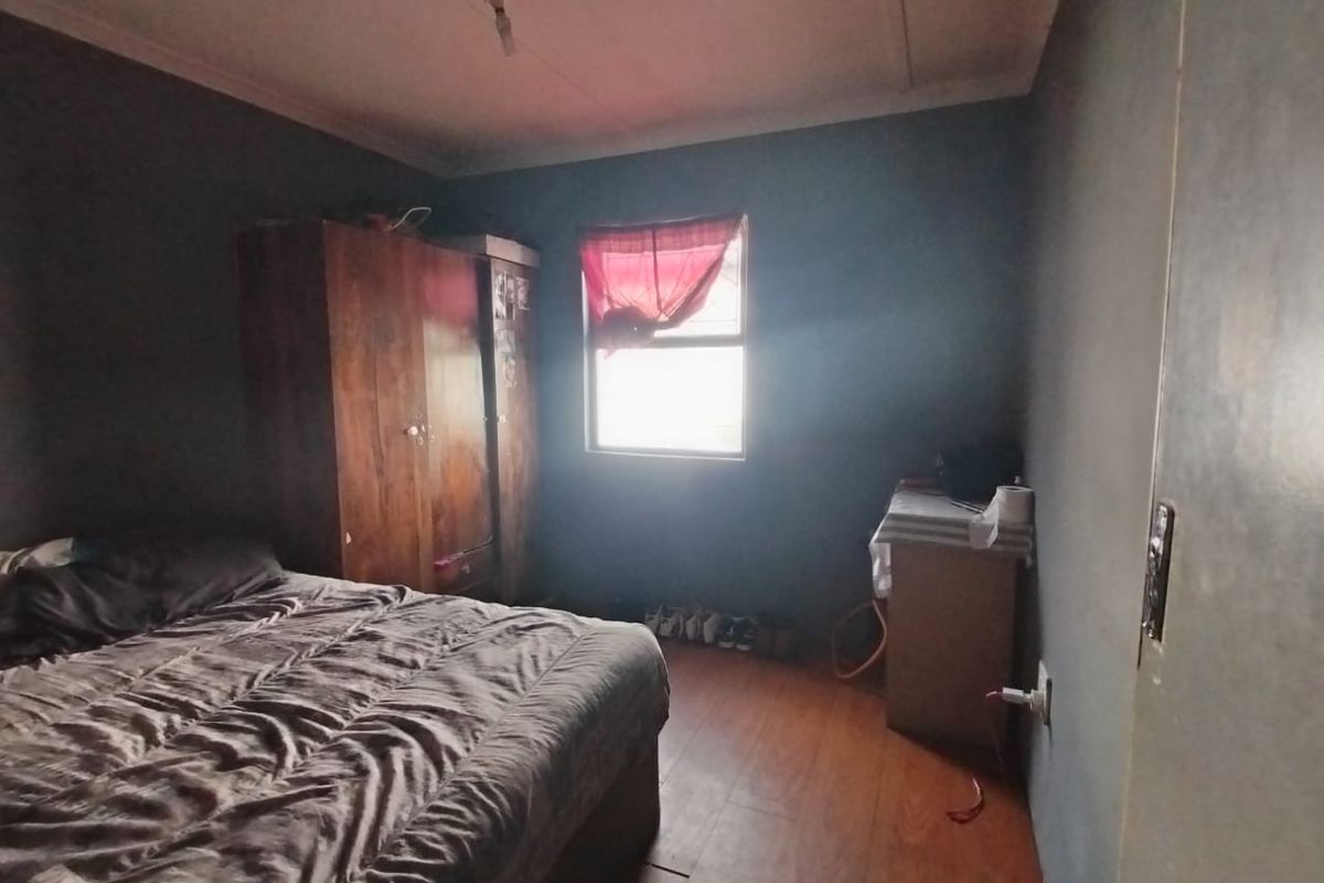 Two-Bedroom Home For Sale in Lavernder Hill.  - Photo 4