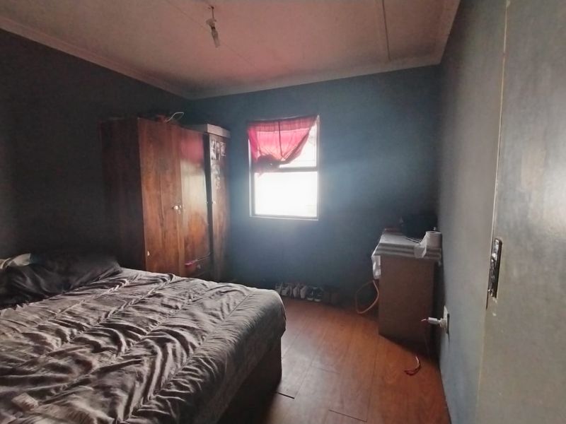 Two-Bedroom Home For Sale in Lavernder Hill.  - Photo 4