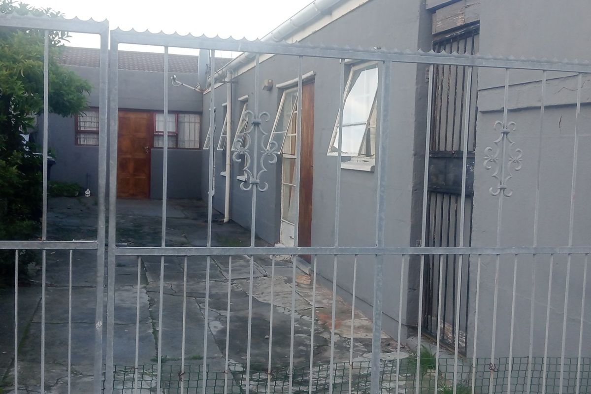 Lovely 3 Bedrooms in Eastridge  - Photo 2