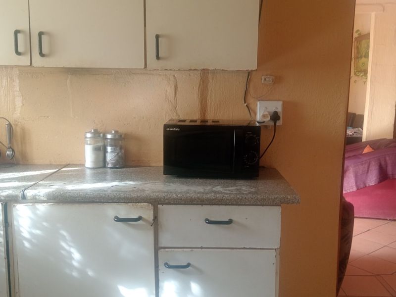 Lovely 3 Bedrooms in Eastridge  - Photo 8