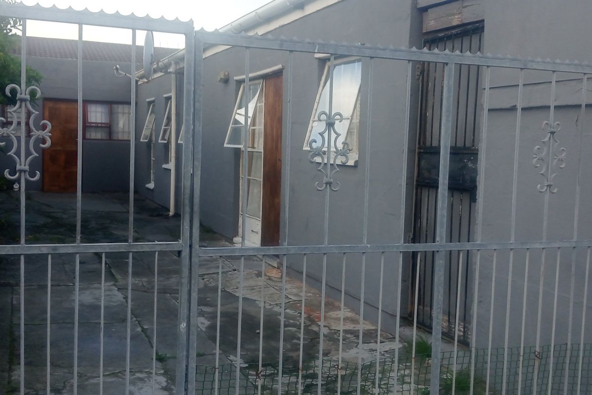 Lovely 3 Bedrooms in Eastridge  - Photo 3