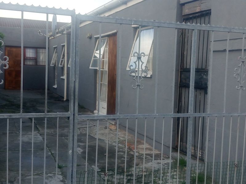 Lovely 3 Bedrooms in Eastridge  - Photo 3