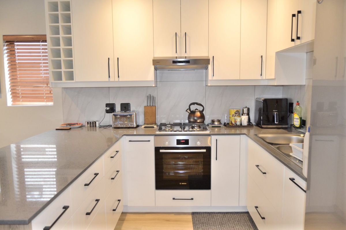 Charming 3-Bedroom Home in Somerset Lakes – Perfect for Downsizing - Photo 5